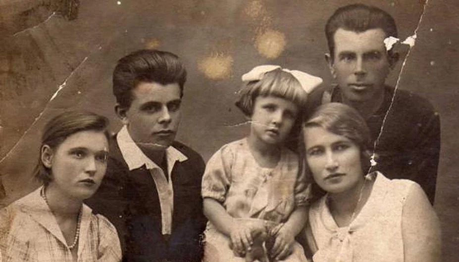 ai restore old photo
